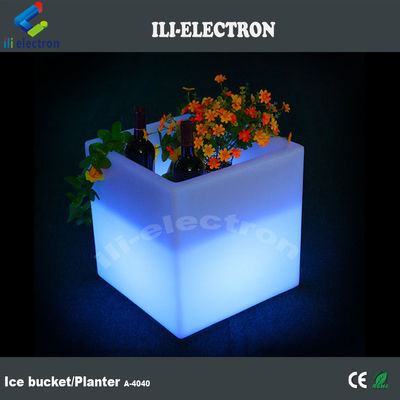 سطل یخ LED روشن شده مربع PE پلاستیکی / گلدان گل / گلدان گل