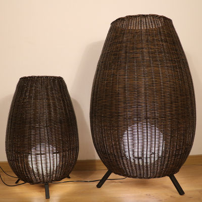 رتان هتل تزئینات مدرن LED سیاه ایستاده نور در فضای باز رتان چراغ کفپوش