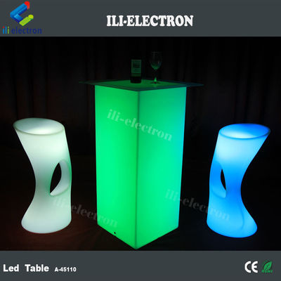 چراغ LED در خارج از خانه میز کوکتل مربع بالا مواد پلاستیکی PE با کنترل از راه دور