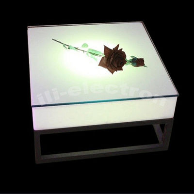 درب بیرونی ضد آب چراغ LED میز کوکتل شکل مربع قابل شارژ با استند فلزی